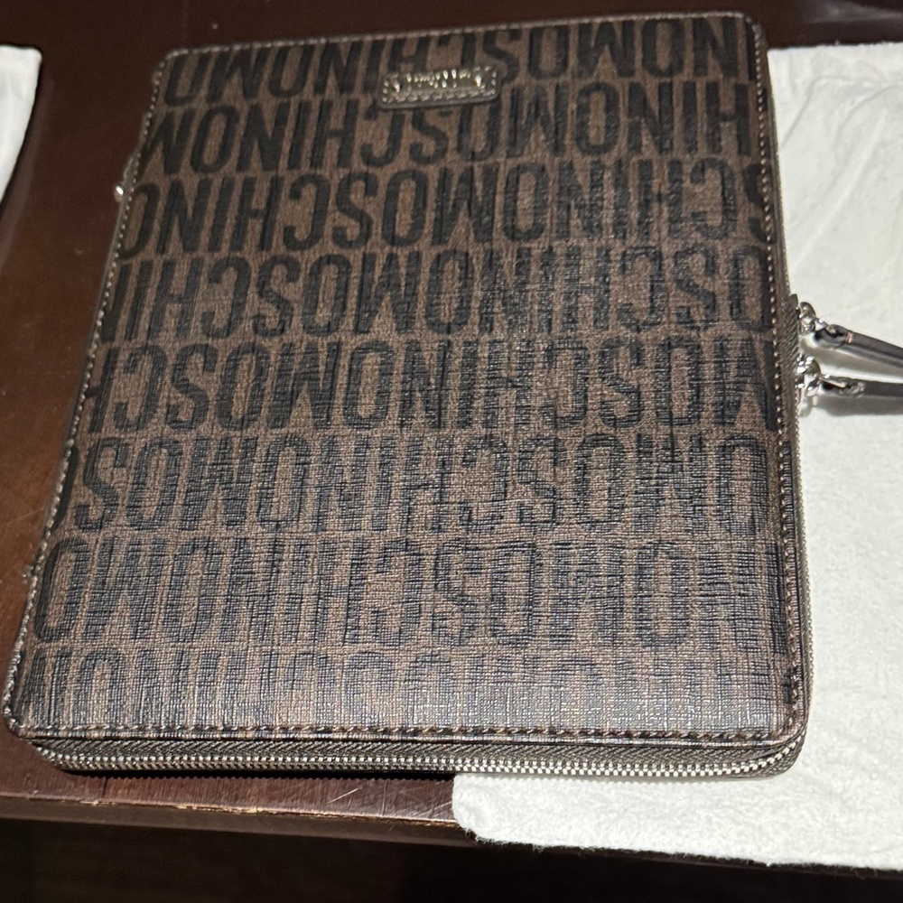 ❤️ Authentic Moschino Couture Black and Brown Logo Laptop Clutch Bag ❤️